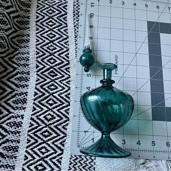 Fragrance Decanter Decorative Bottle Hand Blown Glass Art 7" Tall with Stopper - Picture 10 of 11